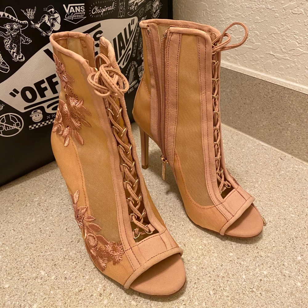 Summer high heel shoe